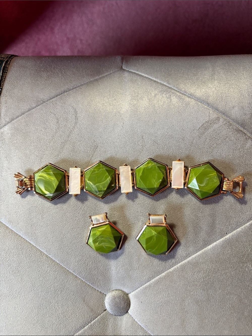 Gold-Tone Green Faceted Stone Bracelet and Earring Set